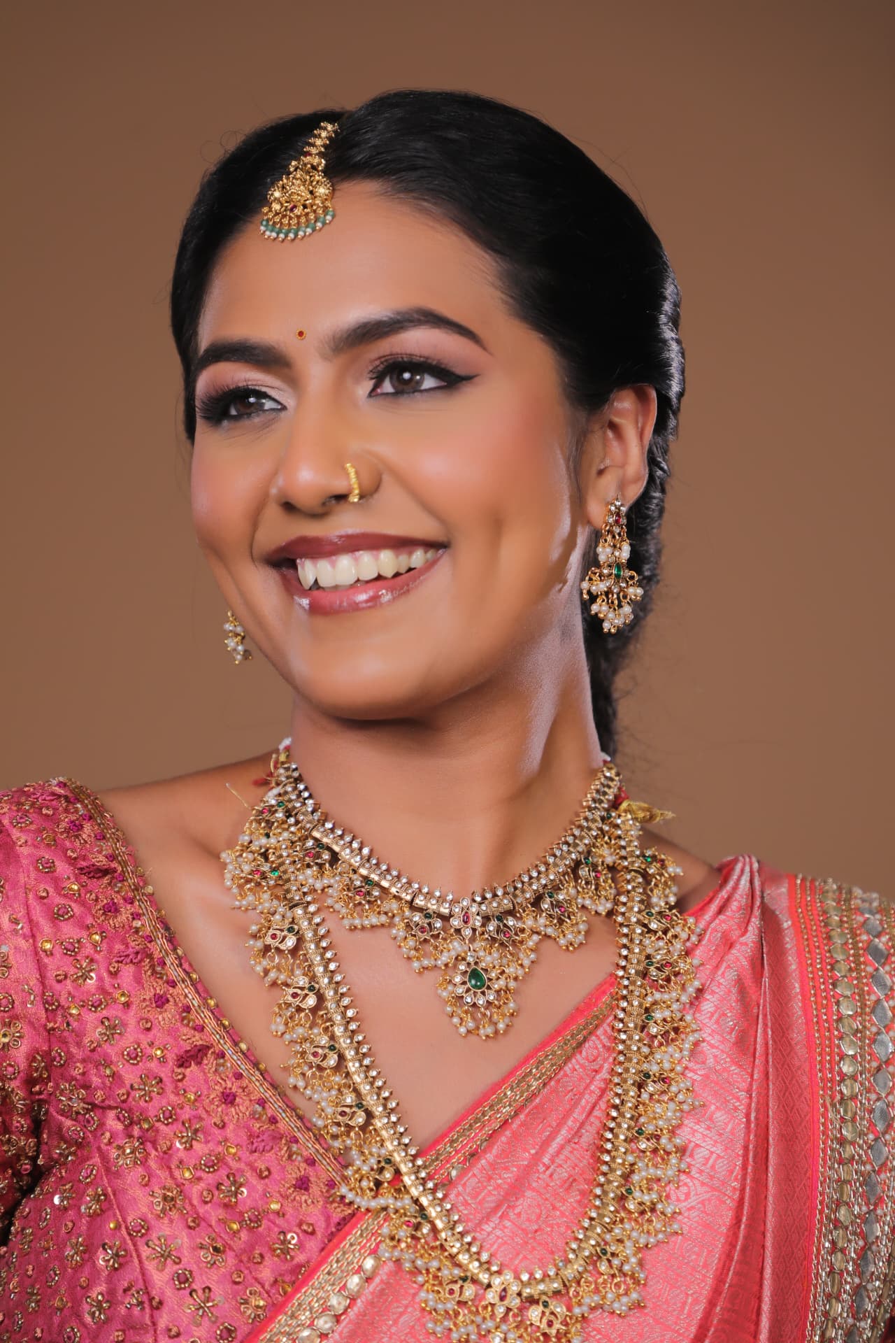 South Indian bridal makeup with traditional gold jewellery